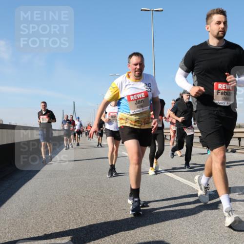03.10.2025 - Köhlbrandbrückenlauf Yannick Fuchs http://msf.ph/oto/9195880 03.10.2025 12:01:25 Position 3 4200, 4589 meine-sportfotos.de