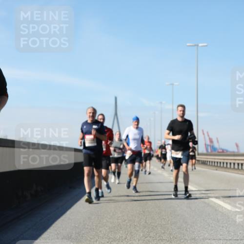 03.10.2025 - Köhlbrandbrückenlauf Yannick Fuchs http://msf.ph/oto/9195887 03.10.2025 12:01:27 Position 3 4286 meine-sportfotos.de