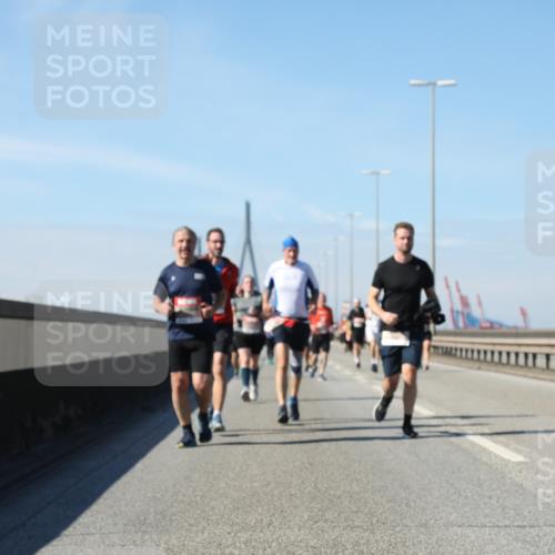 03.10.2025 - Köhlbrandbrückenlauf Yannick Fuchs http://msf.ph/oto/9195888 03.10.2025 12:01:27 Position 3 36 meine-sportfotos.de