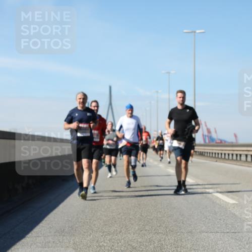 03.10.2025 - Köhlbrandbrückenlauf Yannick Fuchs http://msf.ph/oto/9195889 03.10.2025 12:01:27 Position 3 111, 5 meine-sportfotos.de
