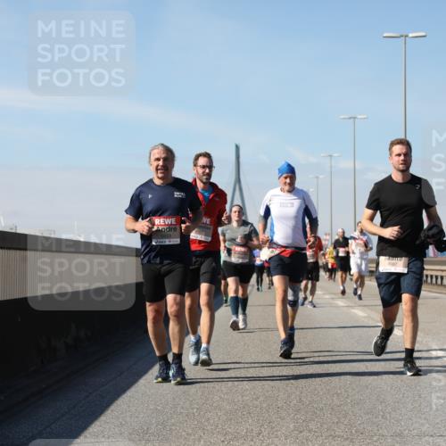 03.10.2025 - Köhlbrandbrückenlauf Yannick Fuchs http://msf.ph/oto/9195890 03.10.2025 12:01:28 Position 3 25, 6653, 5725, 4987 meine-sportfotos.de