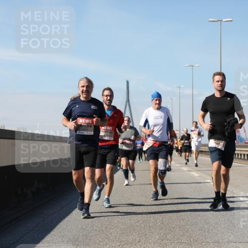 03.10.2025 - Köhlbrandbrückenlauf Yannick Fuchs http://msf.ph/oto/9195891 03.10.2025 12:01:28 Position 3 6653, 4987 meine-sportfotos.de