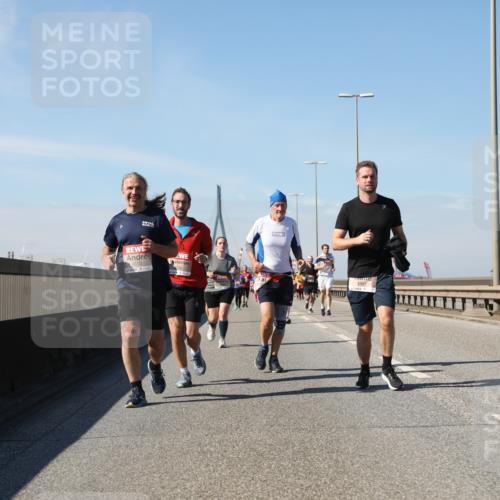 03.10.2025 - Köhlbrandbrückenlauf Yannick Fuchs http://msf.ph/oto/9195892 03.10.2025 12:01:28 Position 3 6653, 4987 meine-sportfotos.de