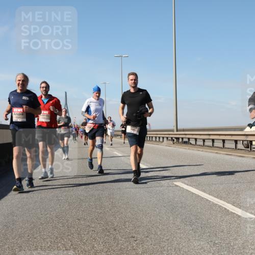 03.10.2025 - Köhlbrandbrückenlauf Yannick Fuchs http://msf.ph/oto/9195894 03.10.2025 12:01:29 Position 3 6653, 6261 meine-sportfotos.de