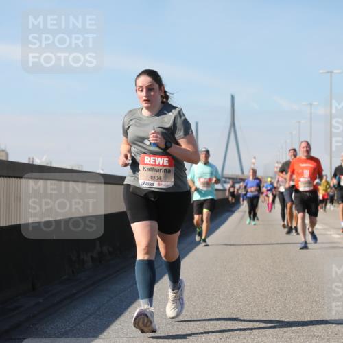 03.10.2025 - Köhlbrandbrückenlauf Yannick Fuchs http://msf.ph/oto/9195903 03.10.2025 12:01:32 Position 3 4934 meine-sportfotos.de