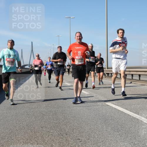 03.10.2025 - Köhlbrandbrückenlauf Yannick Fuchs http://msf.ph/oto/9195913 03.10.2025 12:01:36 Position 3 5506, 4616 meine-sportfotos.de