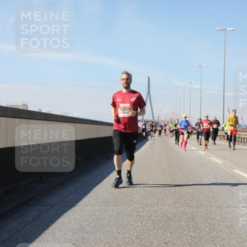 03.10.2025 - Köhlbrandbrückenlauf Yannick Fuchs http://msf.ph/oto/9195929 03.10.2025 12:01:41 Position 3 9012 meine-sportfotos.de