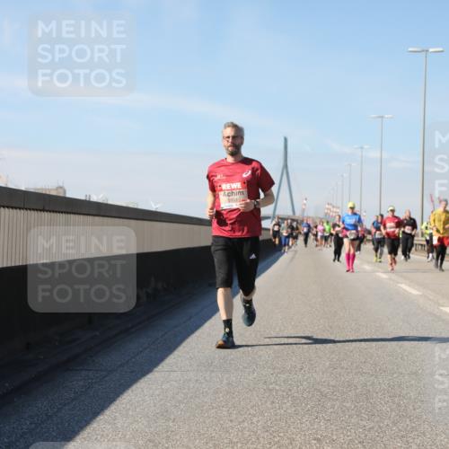 03.10.2025 - Köhlbrandbrückenlauf Yannick Fuchs http://msf.ph/oto/9195930 03.10.2025 12:01:42 Position 3 901 meine-sportfotos.de