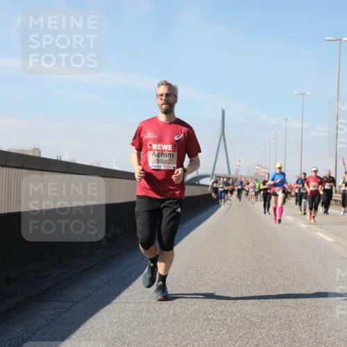 03.10.2025 - Köhlbrandbrückenlauf Yannick Fuchs http://msf.ph/oto/9195931 03.10.2025 12:01:42 Position 3 5901 meine-sportfotos.de