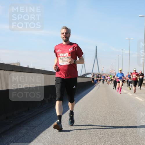 03.10.2025 - Köhlbrandbrückenlauf Yannick Fuchs http://msf.ph/oto/9195932 03.10.2025 12:01:42 Position 3 5901 meine-sportfotos.de