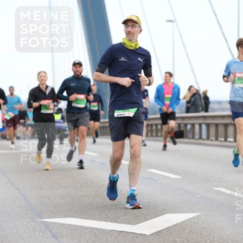 03.10.2025 - Köhlbrandbrückenlauf Lena Gebhardt http://msf.ph/oto/9195948 03.10.2025 15:24:04 Position 1 8848 meine-sportfotos.de