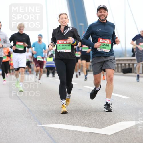 03.10.2025 - Köhlbrandbrückenlauf Lena Gebhardt http://msf.ph/oto/9195956 03.10.2025 15:24:07 Position 1 9353, 9354 meine-sportfotos.de