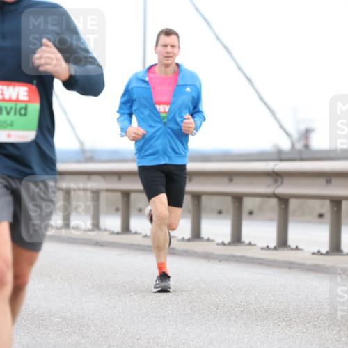 03.10.2025 - Köhlbrandbrückenlauf Lena Gebhardt http://msf.ph/oto/9195963 03.10.2025 15:24:10 Position 1 9354 meine-sportfotos.de