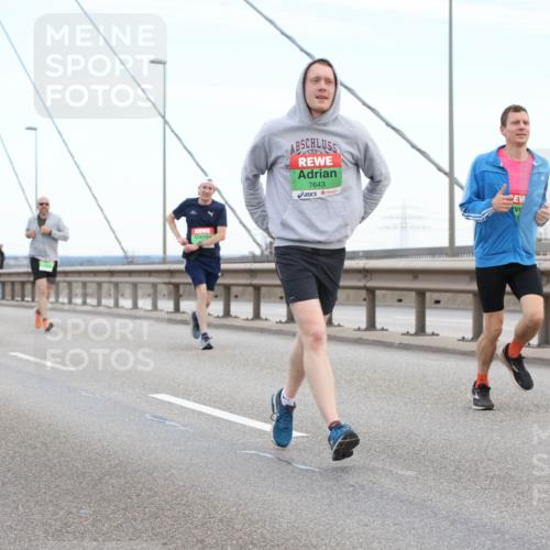 03.10.2025 - Köhlbrandbrückenlauf Lena Gebhardt http://msf.ph/oto/9195965 03.10.2025 15:24:12 Position 1 7643 meine-sportfotos.de
