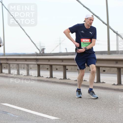 03.10.2025 - Köhlbrandbrückenlauf Lena Gebhardt http://msf.ph/oto/9195970 03.10.2025 15:24:14 Position 1 7281 meine-sportfotos.de