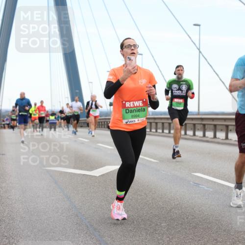 03.10.2025 - Köhlbrandbrückenlauf Lena Gebhardt http://msf.ph/oto/9195975 03.10.2025 15:24:16 Position 1 8994, 7403 meine-sportfotos.de