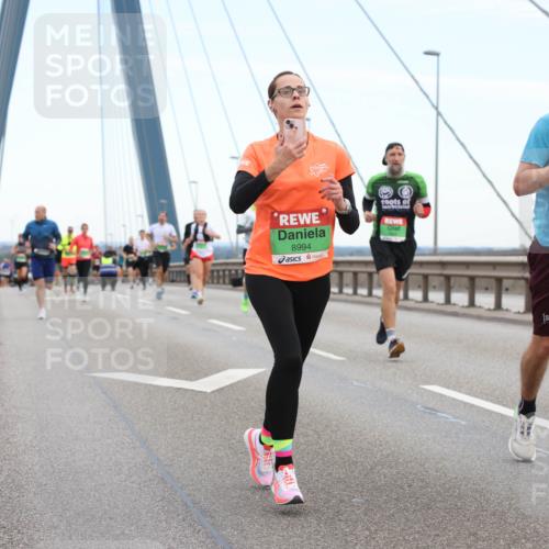 03.10.2025 - Köhlbrandbrückenlauf Lena Gebhardt http://msf.ph/oto/9195976 03.10.2025 15:24:17 Position 1 8994, 7403 meine-sportfotos.de