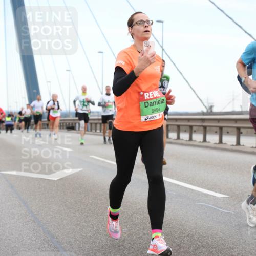 03.10.2025 - Köhlbrandbrückenlauf Lena Gebhardt http://msf.ph/oto/9195978 03.10.2025 15:24:17 Position 1 8994, 7403 meine-sportfotos.de