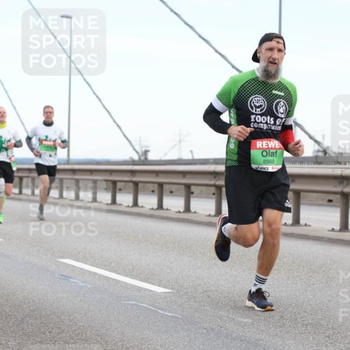 03.10.2025 - Köhlbrandbrückenlauf Lena Gebhardt http://msf.ph/oto/9195980 03.10.2025 15:24:19 Position 1 8988 meine-sportfotos.de
