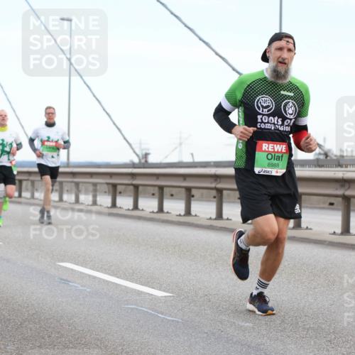 03.10.2025 - Köhlbrandbrückenlauf Lena Gebhardt http://msf.ph/oto/9195981 03.10.2025 15:24:19 Position 1 8988 meine-sportfotos.de