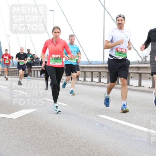 03.10.2025 - Köhlbrandbrückenlauf Lena Gebhardt http://msf.ph/oto/9195992 03.10.2025 15:24:24 Position 1 231, 7386, 9416 meine-sportfotos.de