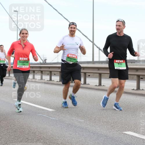 03.10.2025 - Köhlbrandbrückenlauf Lena Gebhardt http://msf.ph/oto/9195995 03.10.2025 15:24:25 Position 1 7386, 9416, 9417 meine-sportfotos.de
