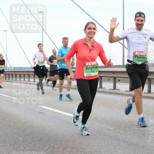 03.10.2025 - Köhlbrandbrückenlauf Lena Gebhardt http://msf.ph/oto/9195998 03.10.2025 15:24:26 Position 1 7386, 9416 meine-sportfotos.de