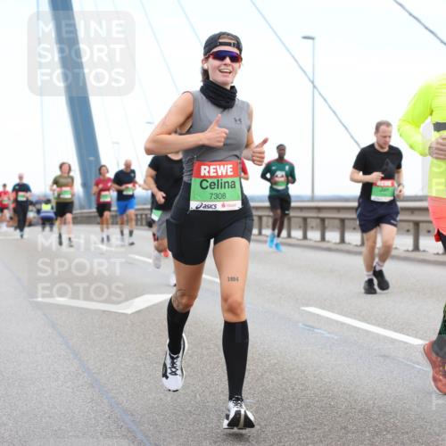 03.10.2025 - Köhlbrandbrückenlauf Lena Gebhardt http://msf.ph/oto/9196009 03.10.2025 15:24:29 Position 1 7308, 1964, 7231 meine-sportfotos.de