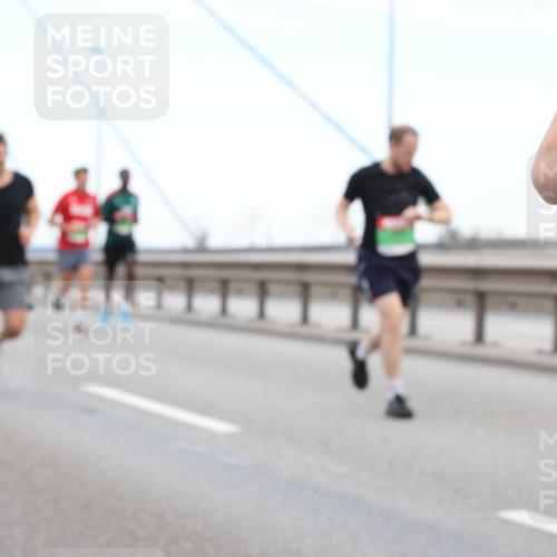 03.10.2025 - Köhlbrandbrückenlauf Lena Gebhardt http://msf.ph/oto/9196013 03.10.2025 15:24:30 Position 1  meine-sportfotos.de