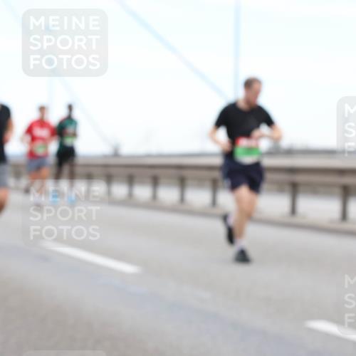 03.10.2025 - Köhlbrandbrückenlauf Lena Gebhardt http://msf.ph/oto/9196014 03.10.2025 15:24:30 Position 1  meine-sportfotos.de