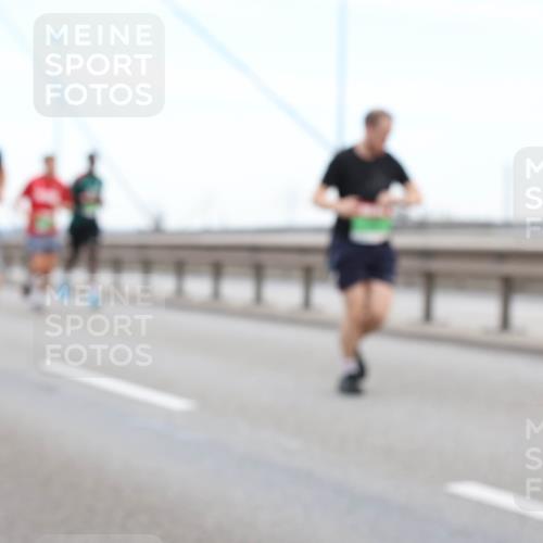 03.10.2025 - Köhlbrandbrückenlauf Lena Gebhardt http://msf.ph/oto/9196015 03.10.2025 15:24:30 Position 1  meine-sportfotos.de