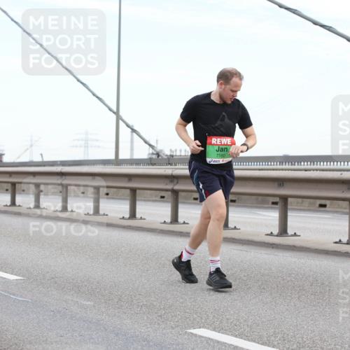 03.10.2025 - Köhlbrandbrückenlauf Lena Gebhardt http://msf.ph/oto/9196016 03.10.2025 15:24:31 Position 1 7160 meine-sportfotos.de