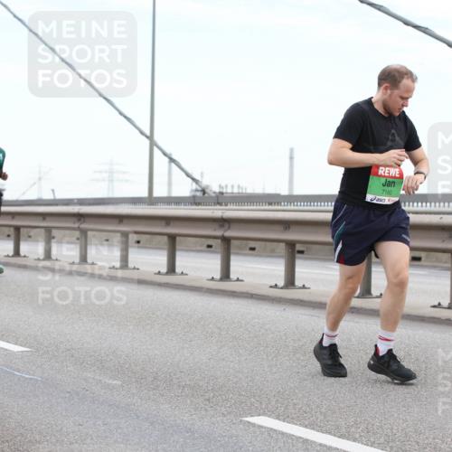 03.10.2025 - Köhlbrandbrückenlauf Lena Gebhardt http://msf.ph/oto/9196017 03.10.2025 15:24:31 Position 1 7160 meine-sportfotos.de