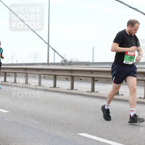 03.10.2025 - Köhlbrandbrückenlauf Lena Gebhardt http://msf.ph/oto/9196018 03.10.2025 15:24:31 Position 1 7160 meine-sportfotos.de