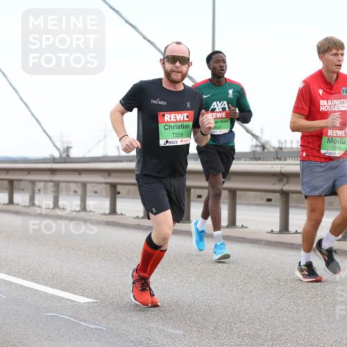 03.10.2025 - Köhlbrandbrückenlauf Lena Gebhardt http://msf.ph/oto/9196024 03.10.2025 15:24:33 Position 1 96, 20, 7259, 632, 247, 7342 meine-sportfotos.de
