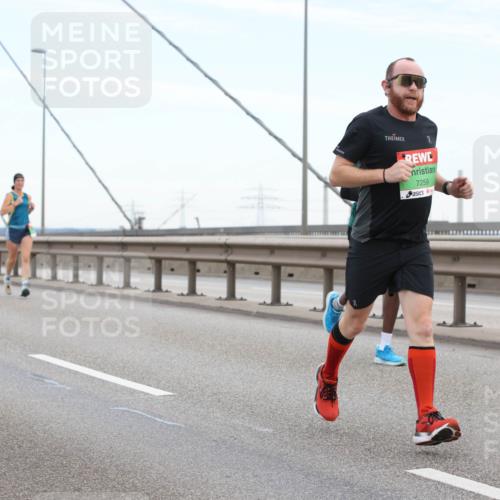 03.10.2025 - Köhlbrandbrückenlauf Lena Gebhardt http://msf.ph/oto/9196025 03.10.2025 15:24:33 Position 1 7259, 96, 247, 7342 meine-sportfotos.de