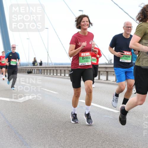 03.10.2025 - Köhlbrandbrückenlauf Lena Gebhardt http://msf.ph/oto/9196033 03.10.2025 15:24:36 Position 1 7151, 7057 meine-sportfotos.de