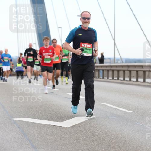 03.10.2025 - Köhlbrandbrückenlauf Lena Gebhardt http://msf.ph/oto/9196037 03.10.2025 15:24:37 Position 1 9024 meine-sportfotos.de