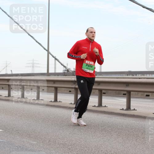 03.10.2025 - Köhlbrandbrückenlauf Lena Gebhardt http://msf.ph/oto/9196039 03.10.2025 15:24:39 Position 1 8915 meine-sportfotos.de