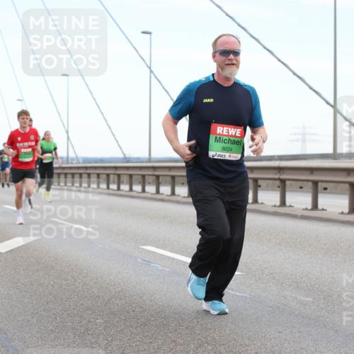 03.10.2025 - Köhlbrandbrückenlauf Lena Gebhardt http://msf.ph/oto/9196041 03.10.2025 15:24:40 Position 1 9024 meine-sportfotos.de