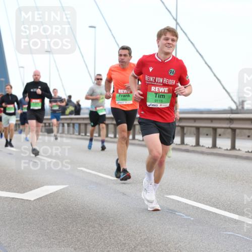 03.10.2025 - Köhlbrandbrückenlauf Lena Gebhardt http://msf.ph/oto/9196044 03.10.2025 15:24:42 Position 1 8886, 96, 9115 meine-sportfotos.de