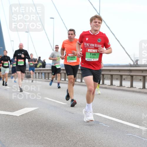03.10.2025 - Köhlbrandbrückenlauf Lena Gebhardt http://msf.ph/oto/9196045 03.10.2025 15:24:42 Position 1 8886, 96, 9115 meine-sportfotos.de