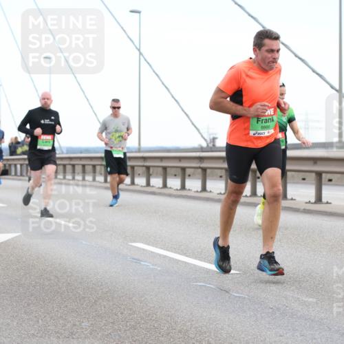 03.10.2025 - Köhlbrandbrückenlauf Lena Gebhardt http://msf.ph/oto/9196049 03.10.2025 15:24:44 Position 1 8886 meine-sportfotos.de