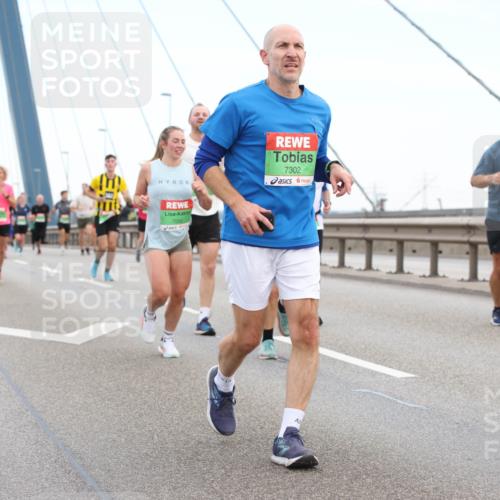 03.10.2025 - Köhlbrandbrückenlauf Lena Gebhardt http://msf.ph/oto/9196084 03.10.2025 15:24:57 Position 1 7302 meine-sportfotos.de
