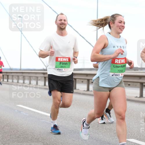 03.10.2025 - Köhlbrandbrückenlauf Lena Gebhardt http://msf.ph/oto/9196089 03.10.2025 15:24:59 Position 1 8825, 7056, 7085 meine-sportfotos.de