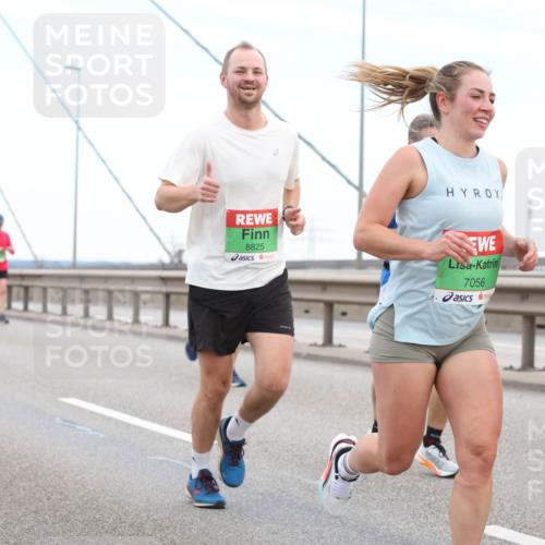 03.10.2025 - Köhlbrandbrückenlauf Lena Gebhardt http://msf.ph/oto/9196090 03.10.2025 15:24:59 Position 1 8825, 7056, 7085 meine-sportfotos.de