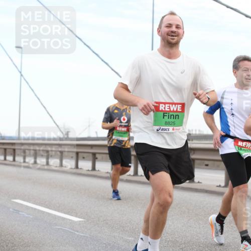 03.10.2025 - Köhlbrandbrückenlauf Lena Gebhardt http://msf.ph/oto/9196092 03.10.2025 15:24:59 Position 1 8825 meine-sportfotos.de