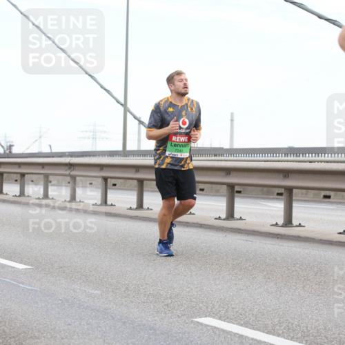 03.10.2025 - Köhlbrandbrückenlauf Lena Gebhardt http://msf.ph/oto/9196094 03.10.2025 15:25:00 Position 1 1, 1, 7241 meine-sportfotos.de