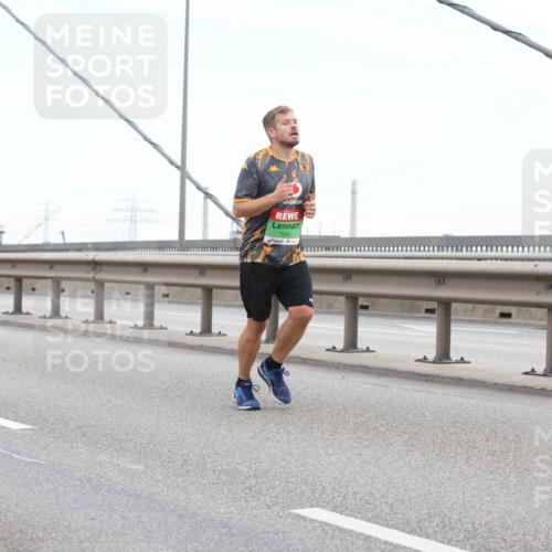 03.10.2025 - Köhlbrandbrückenlauf Lena Gebhardt http://msf.ph/oto/9196095 03.10.2025 15:25:00 Position 1 7241 meine-sportfotos.de