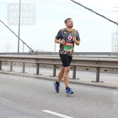 03.10.2025 - Köhlbrandbrückenlauf Lena Gebhardt http://msf.ph/oto/9196097 03.10.2025 15:25:00 Position 1 7241 meine-sportfotos.de